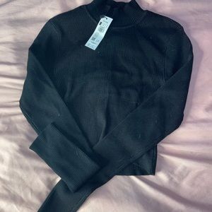 Black Crop top $34.95 Never worn xS